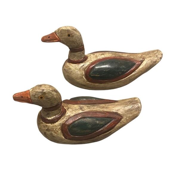 Vintage 1980s Duck Decoy Pair Hand Carved Hand Painted Solid Wood 8” and 6” - Picture 2 of 9